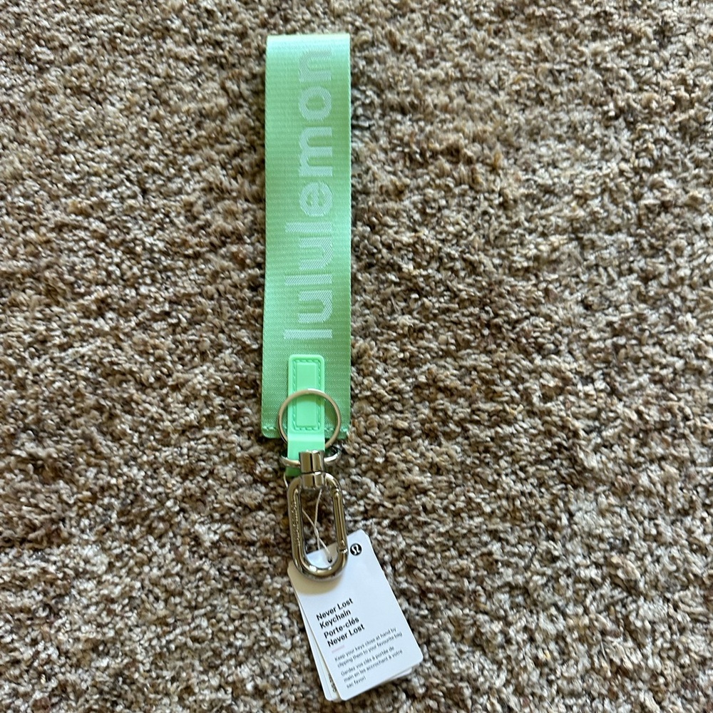NWT Lululemon Never Lost Keychain-Citra Lime - Picture 2 of 3